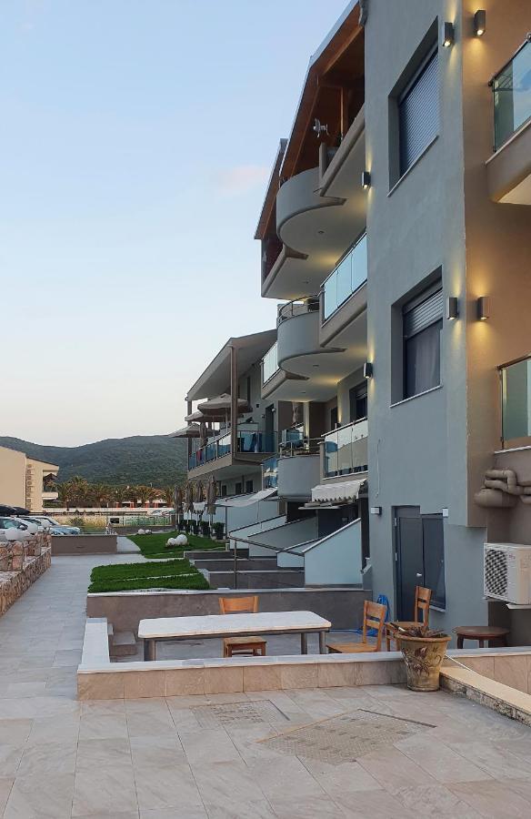 Vrahakia Beach Sarti Luaran gambar