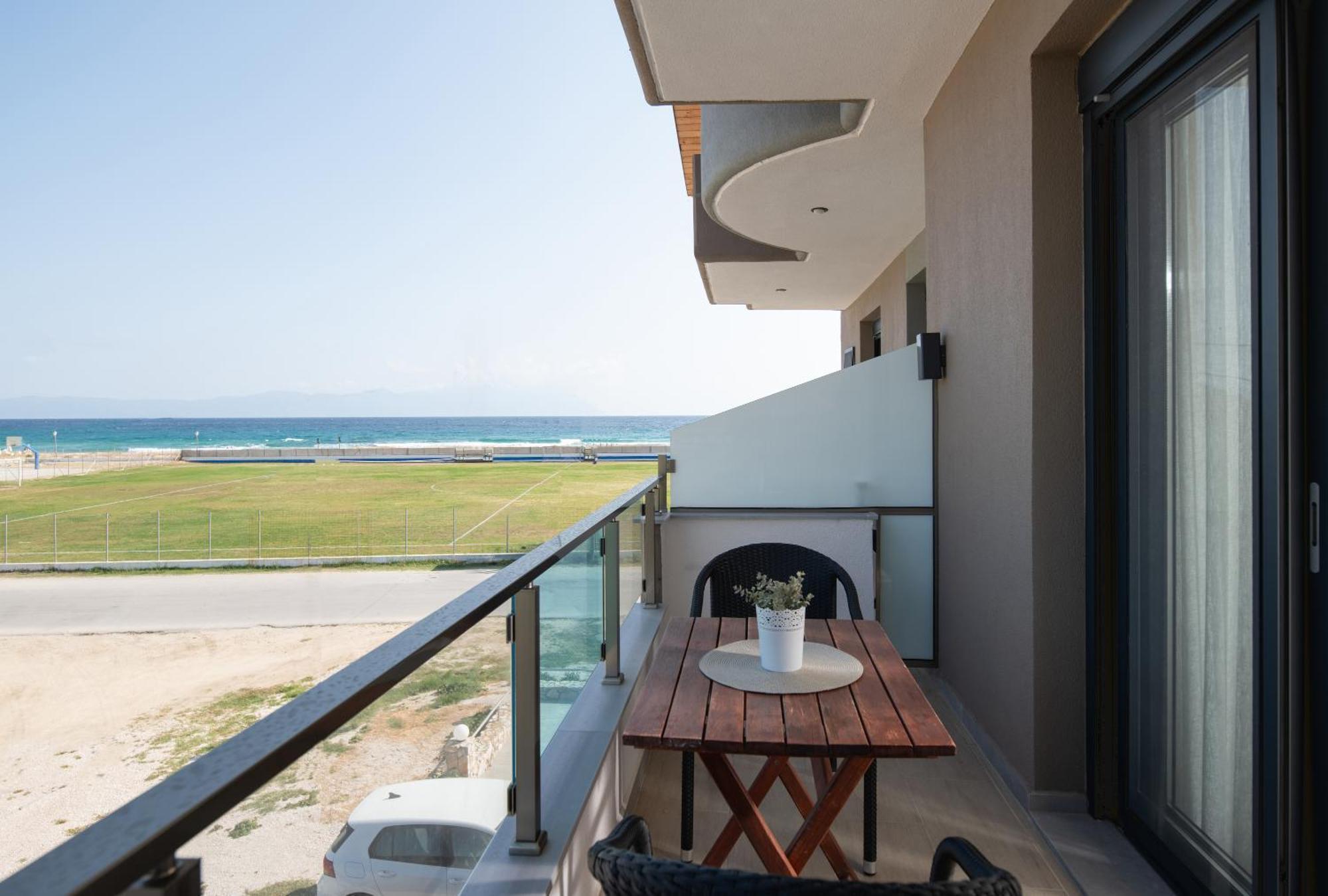 Vrahakia Beach Sarti Luaran gambar